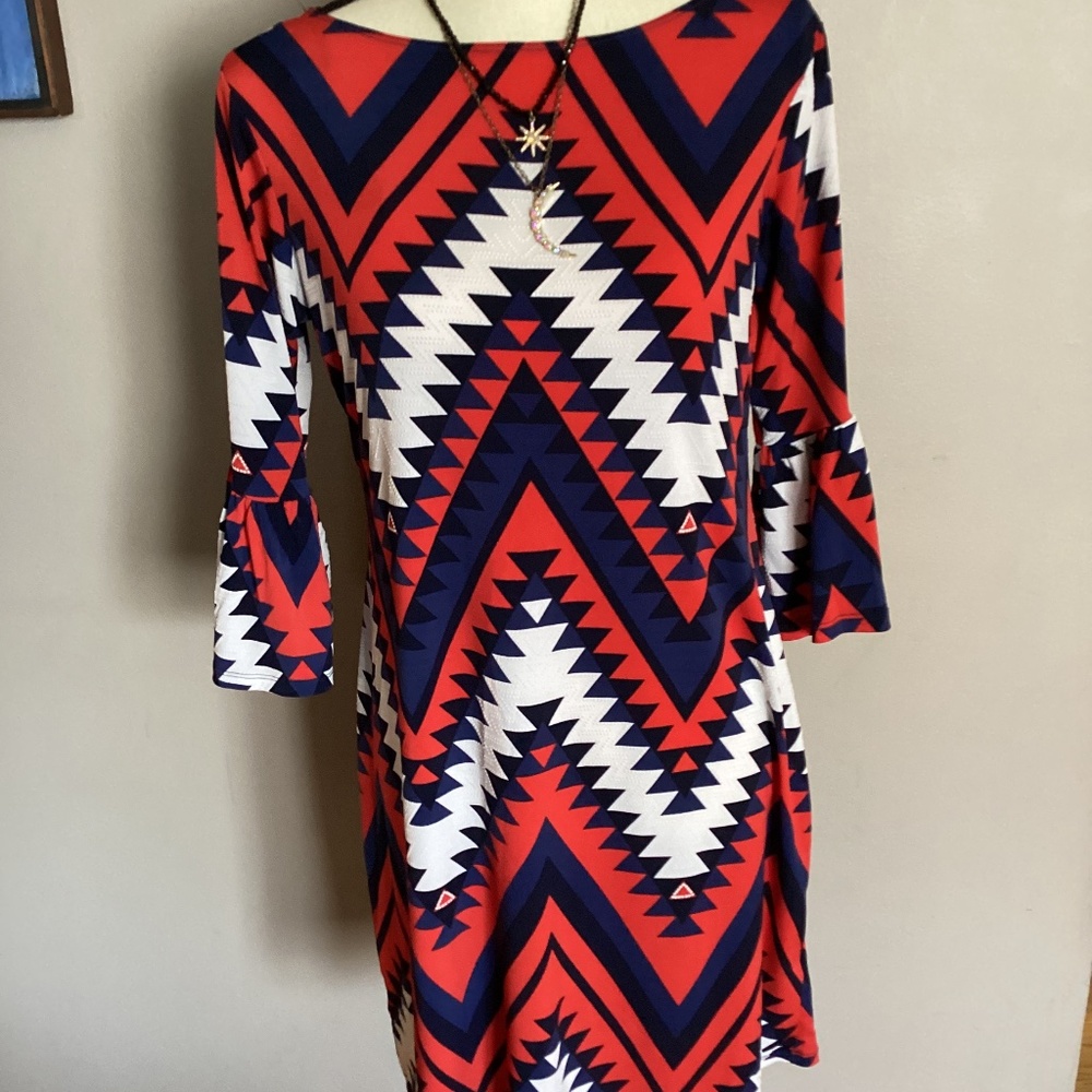 Flattering knit dress with chevron print